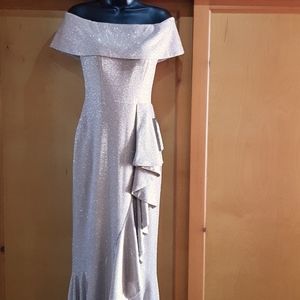 New Betsy & Adam size 2 prom dress/formal.